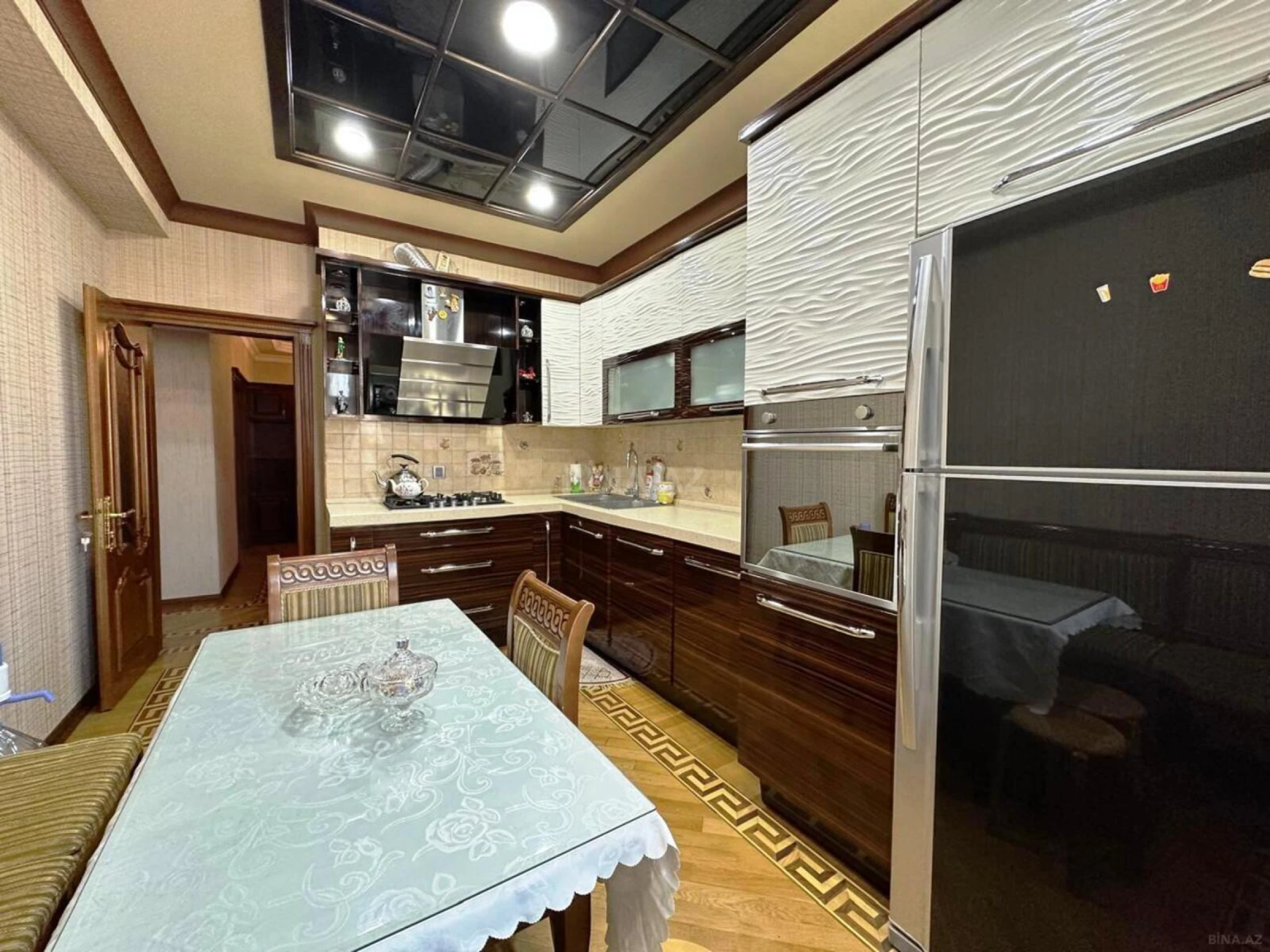 Kirayə verilir 4 otaqlı mənzil 150 m²