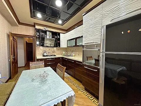 Kirayə verilir 4 otaqlı mənzil 150 m²