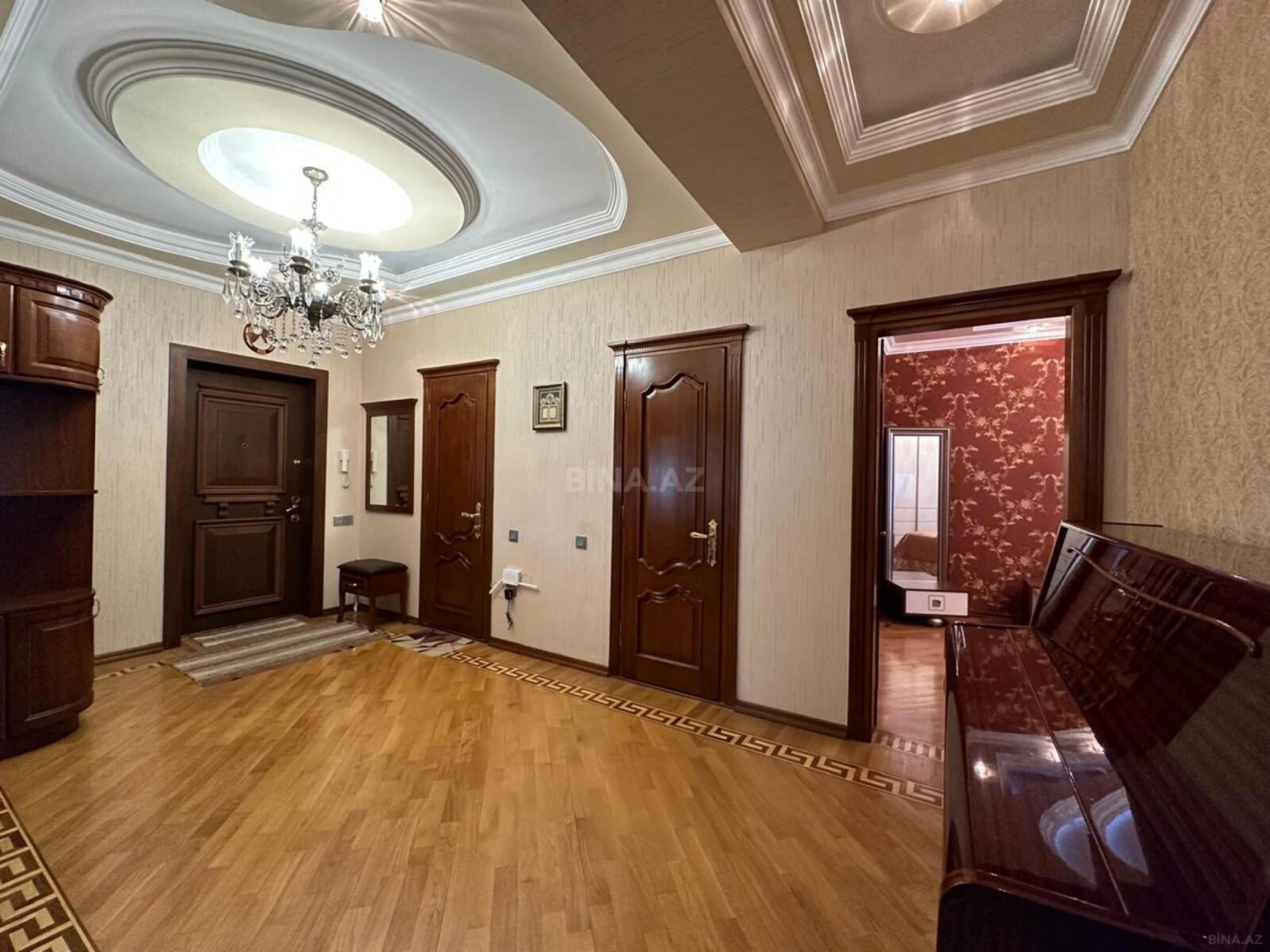 Kirayə verilir 4 otaqlı mənzil 150 m²