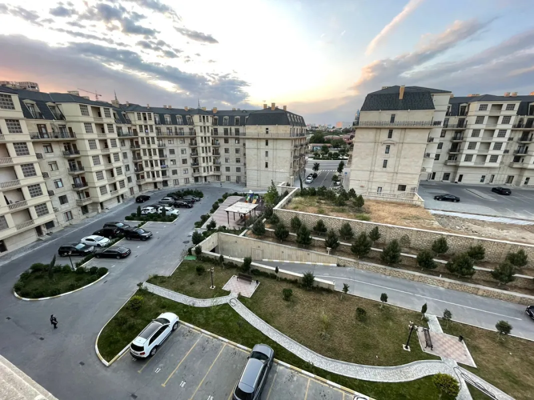 Kirayə verilir 3 otaqlı mənzil 130 m²