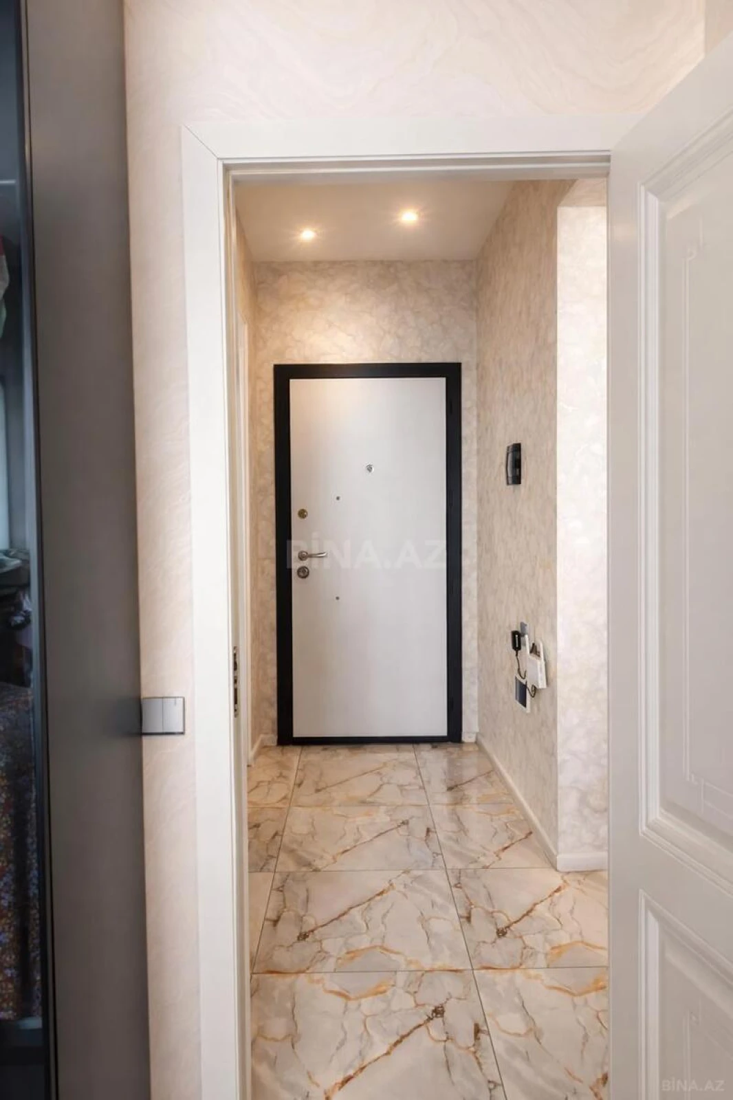 Satılır 2 otaqlı mənzil 81 m²