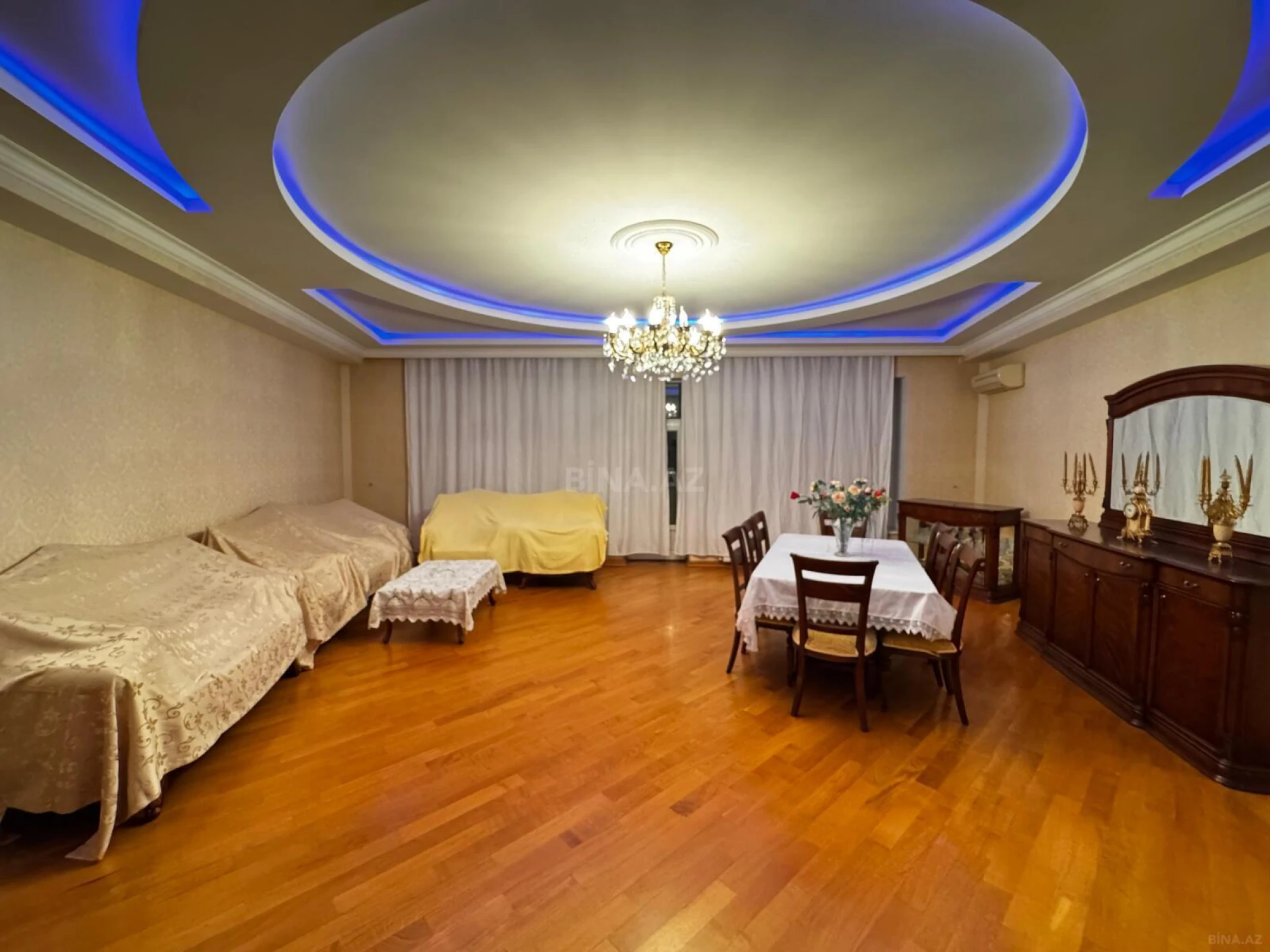 Satılır 4 otaqlı mənzil 200 m²
