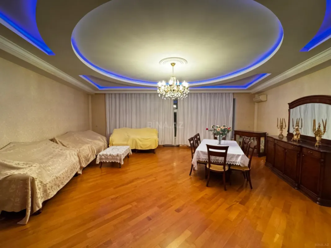 Satılır 4 otaqlı mənzil 200 m²