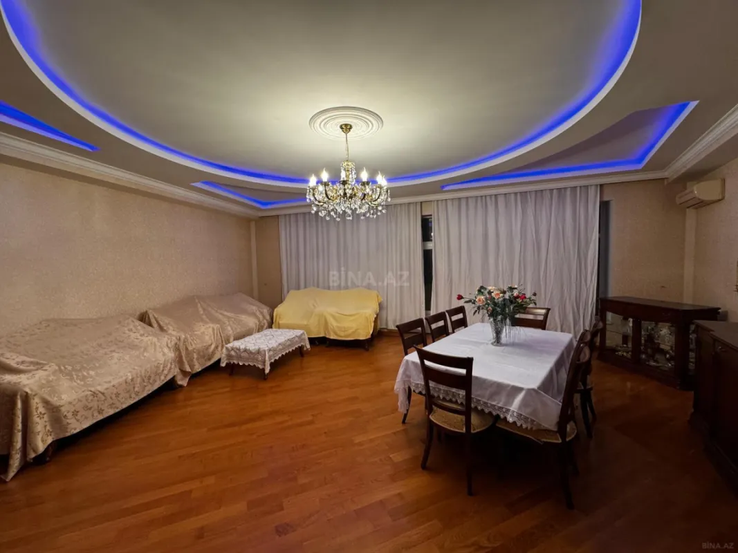 Satılır 4 otaqlı mənzil 200 m²