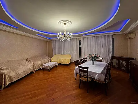 Satılır 4 otaqlı mənzil 200 m²