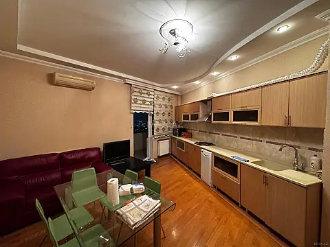 Satılır 4 otaqlı mənzil 200 m²