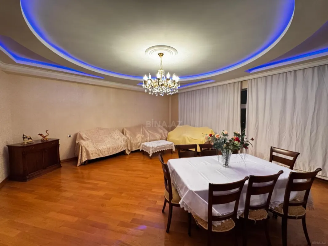 Satılır 4 otaqlı mənzil 200 m²