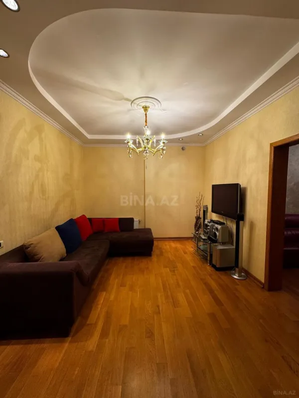 Satılır 4 otaqlı mənzil 200 m²