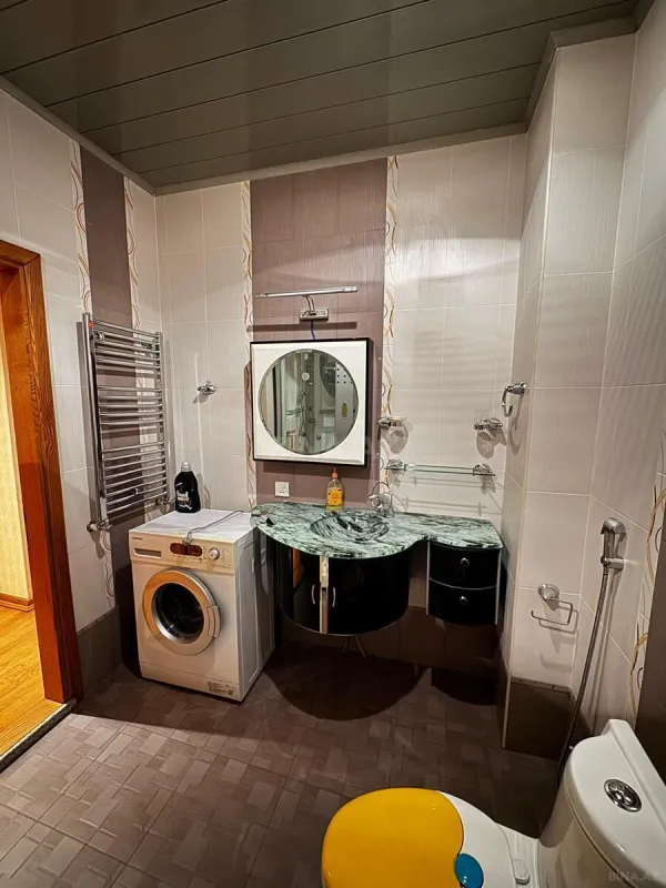 Satılır 4 otaqlı mənzil 200 m²