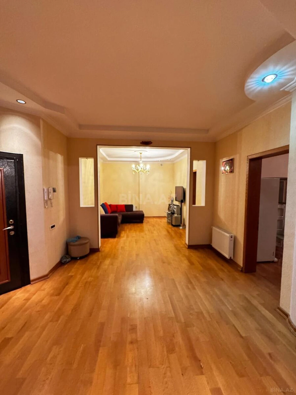Satılır 4 otaqlı mənzil 200 m²