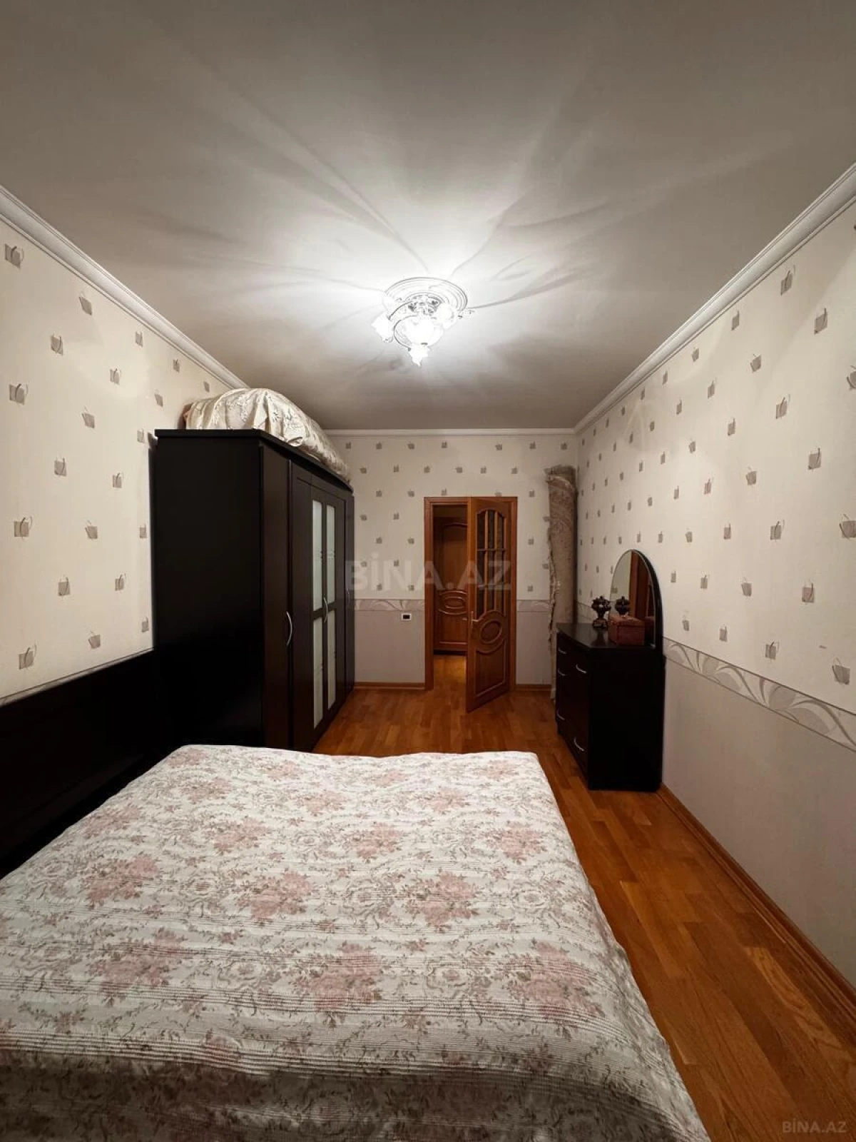 Satılır 4 otaqlı mənzil 200 m²