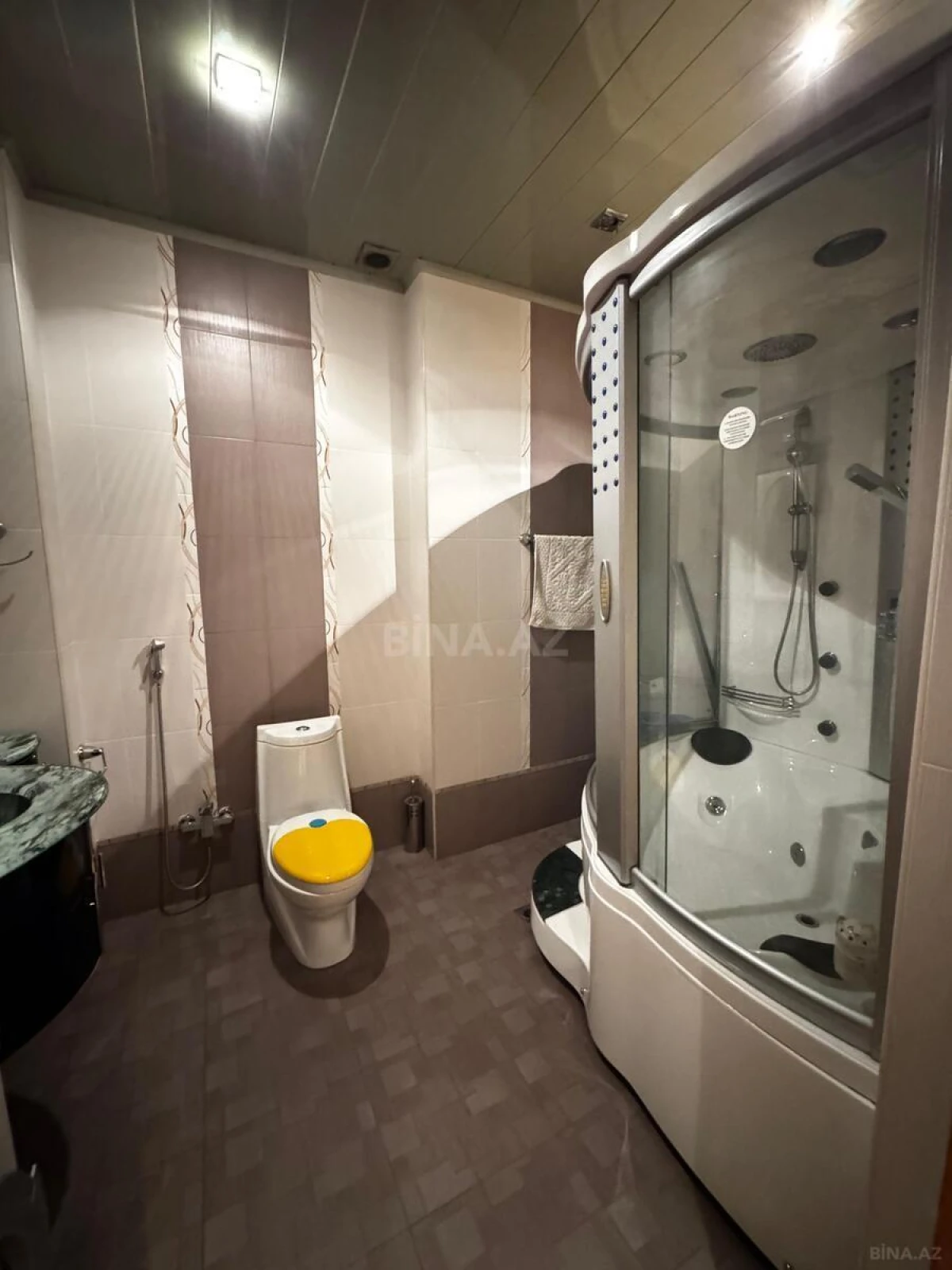 Satılır 4 otaqlı mənzil 200 m²