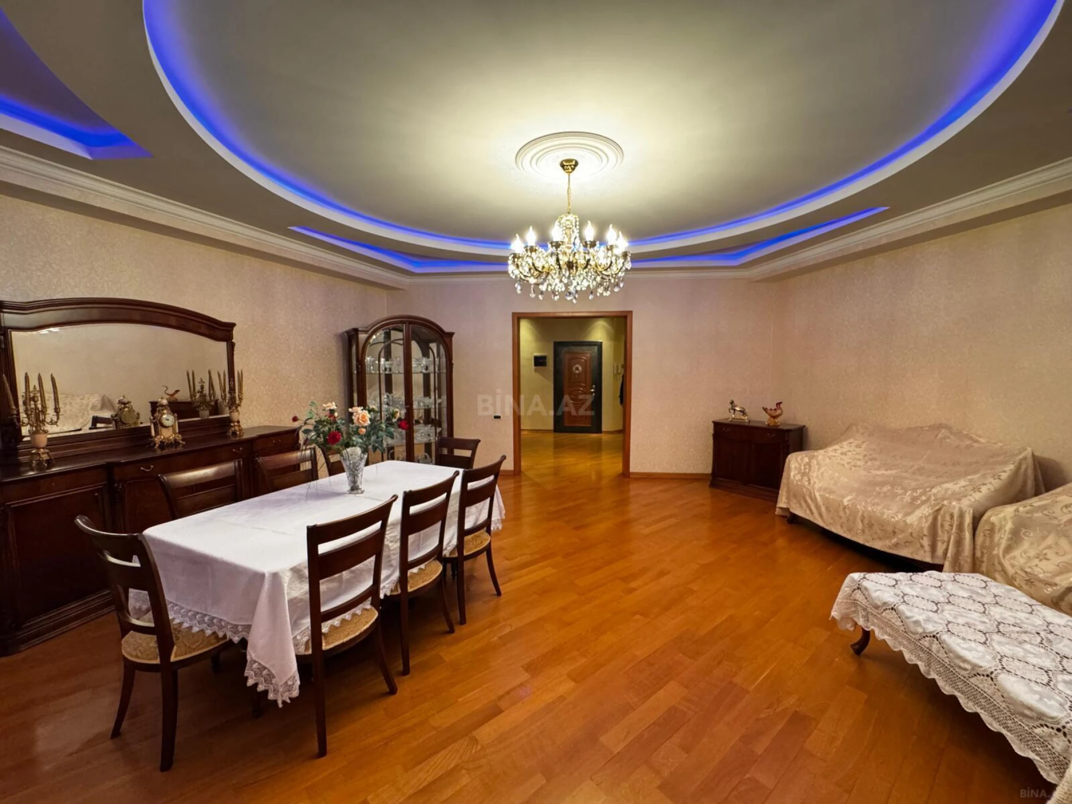 Satılır 4 otaqlı mənzil 200 m²