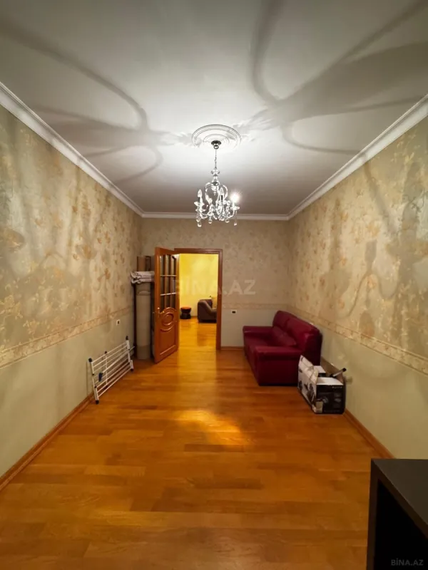 Satılır 4 otaqlı mənzil 200 m²