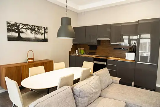 Kirayə verilir 2 otaqlı mənzil 90 m²