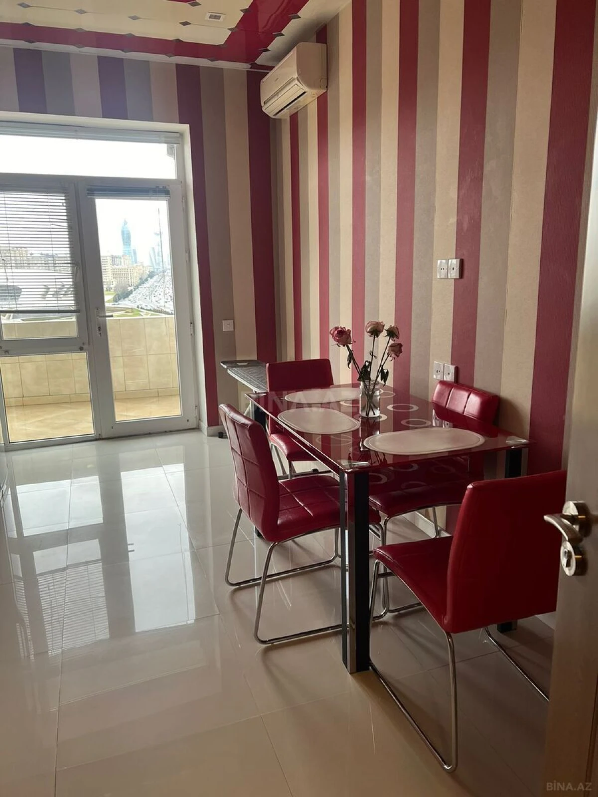 Kirayə verilir 2 otaqlı mənzil 85 m²