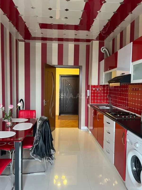 Kirayə verilir 2 otaqlı mənzil 85 m²