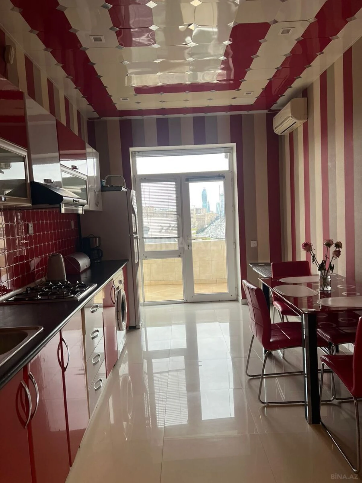 Kirayə verilir 2 otaqlı mənzil 85 m²