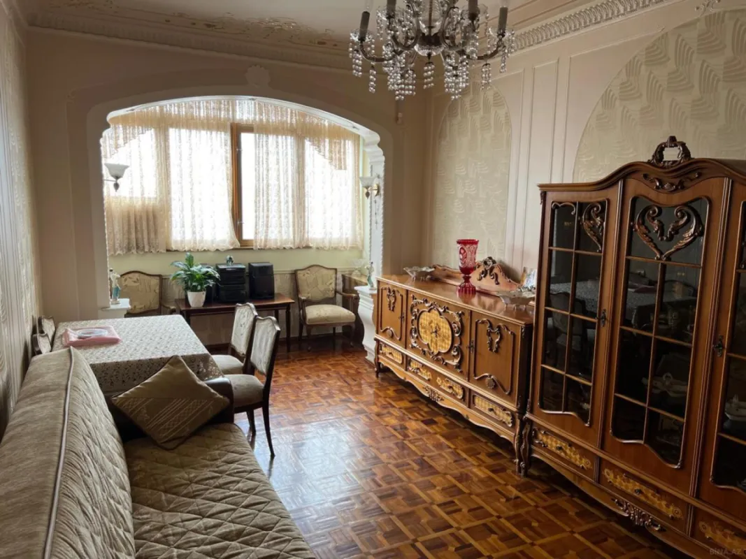 Satılır 4 otaqlı mənzil 100 m²