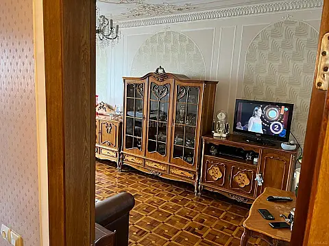 Satılır 4 otaqlı mənzil 100 m²