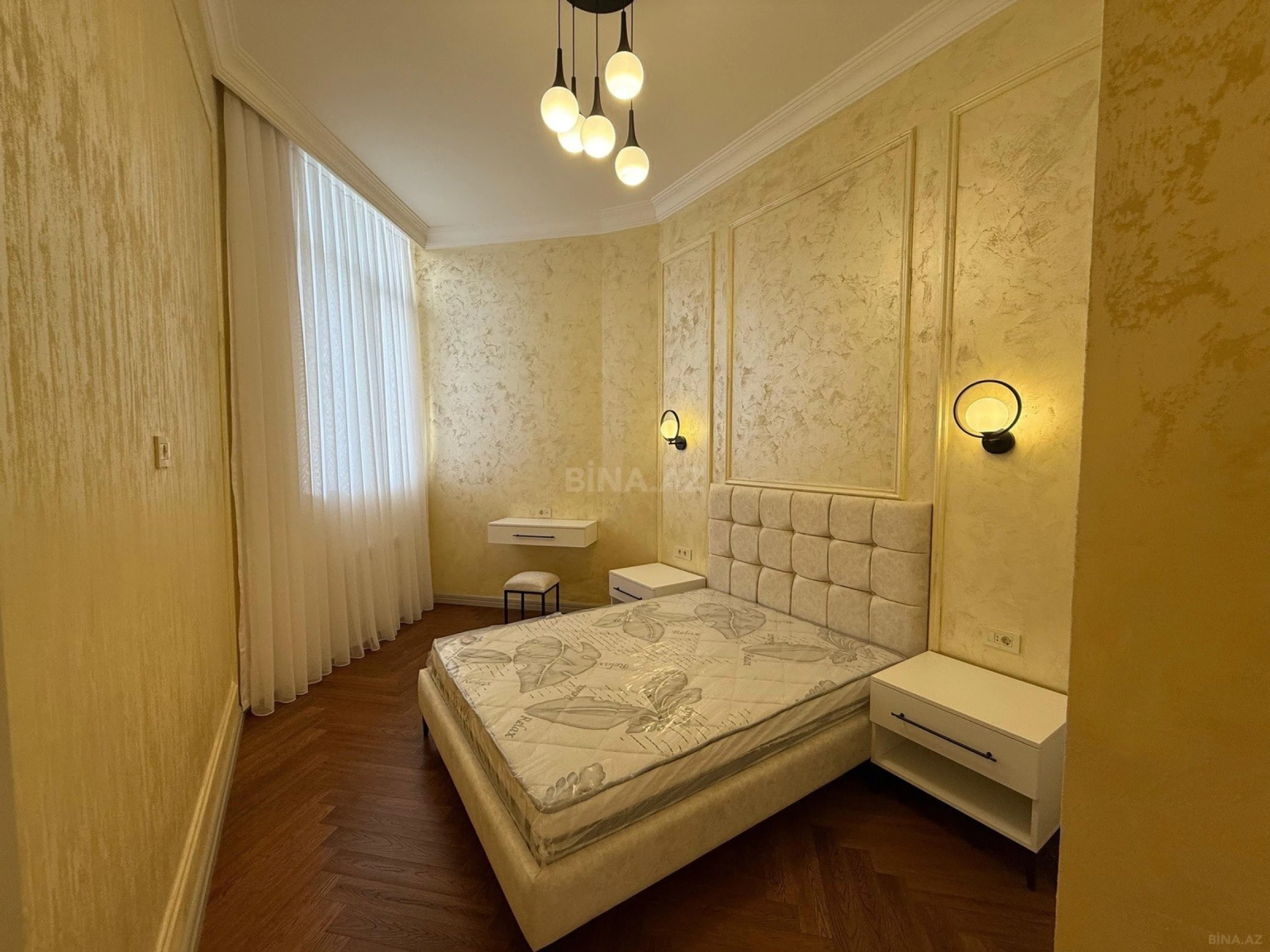 Satılır 3 otaqlı mənzil 138 m²