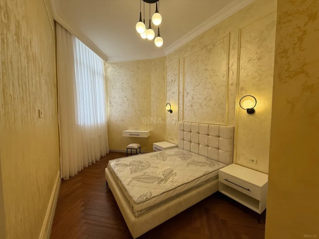 Satılır 3 otaqlı mənzil 138 m²