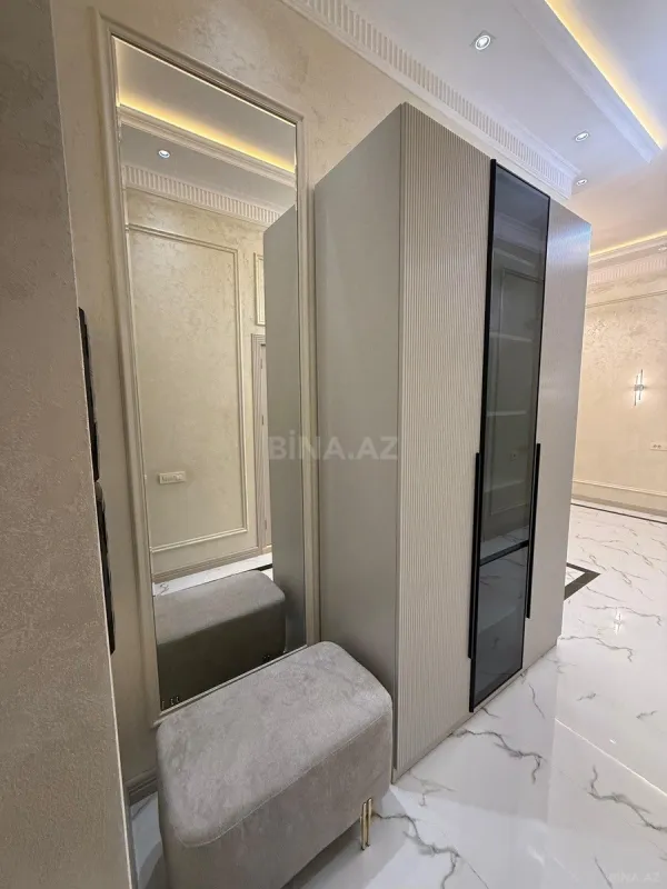 Satılır 3 otaqlı mənzil 138 m²