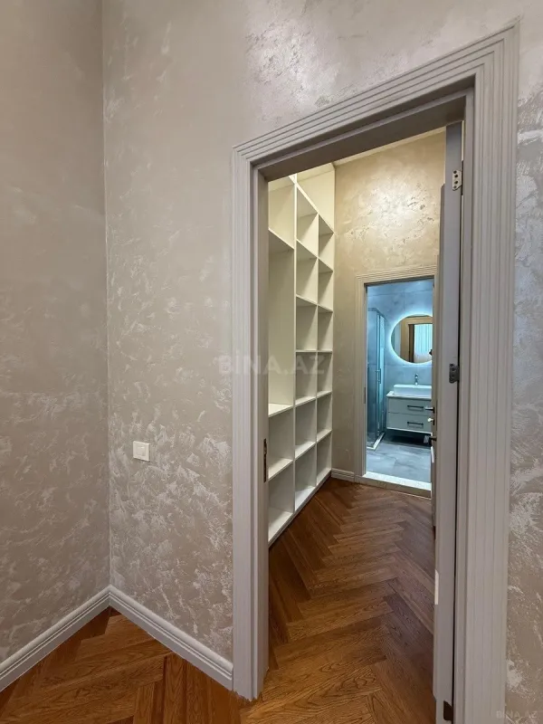 Satılır 3 otaqlı mənzil 138 m²