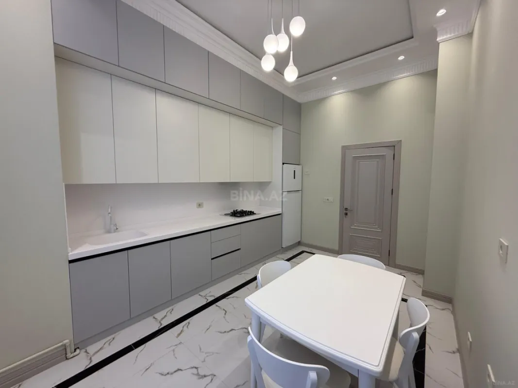 Satılır 3 otaqlı mənzil 138 m²