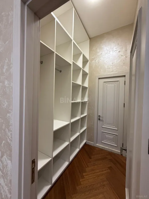 Satılır 3 otaqlı mənzil 138 m²
