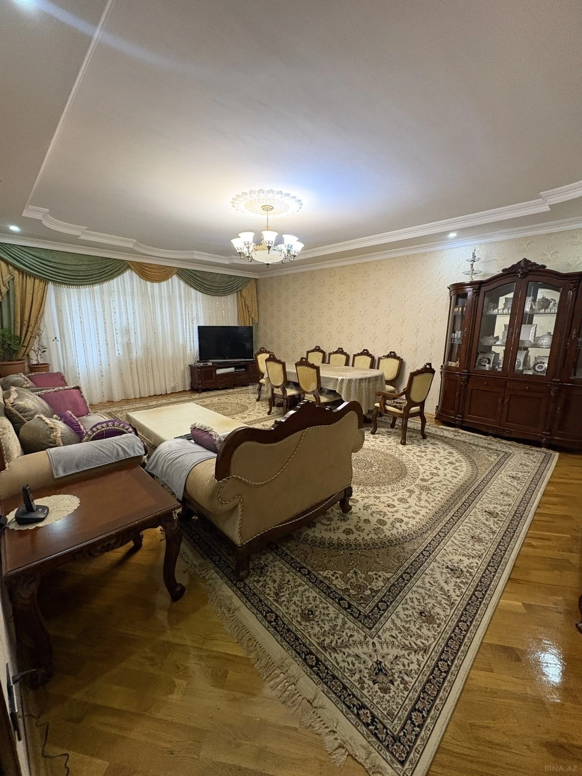 Satılır 4 otaqlı mənzil 174 m²