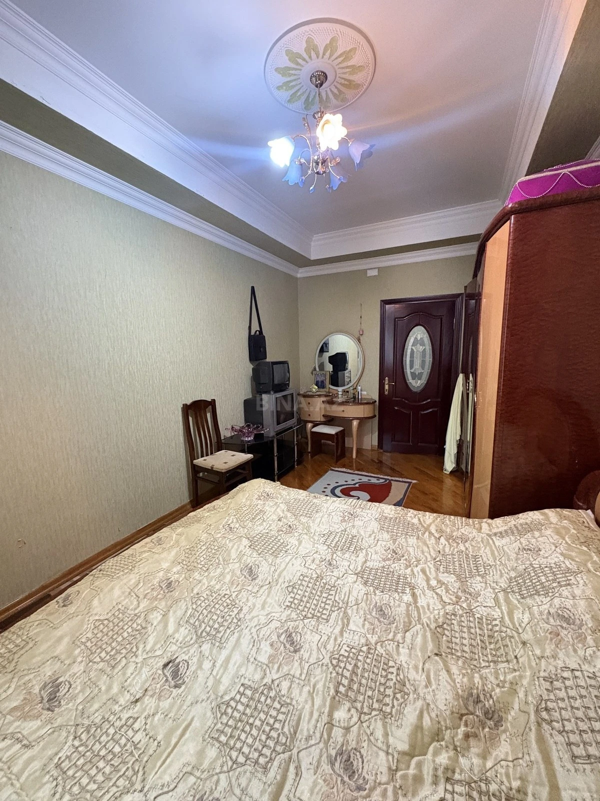 Satılır 4 otaqlı mənzil 174 m²