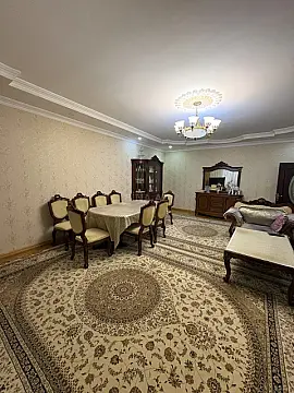 Satılır 4 otaqlı mənzil 174 m²