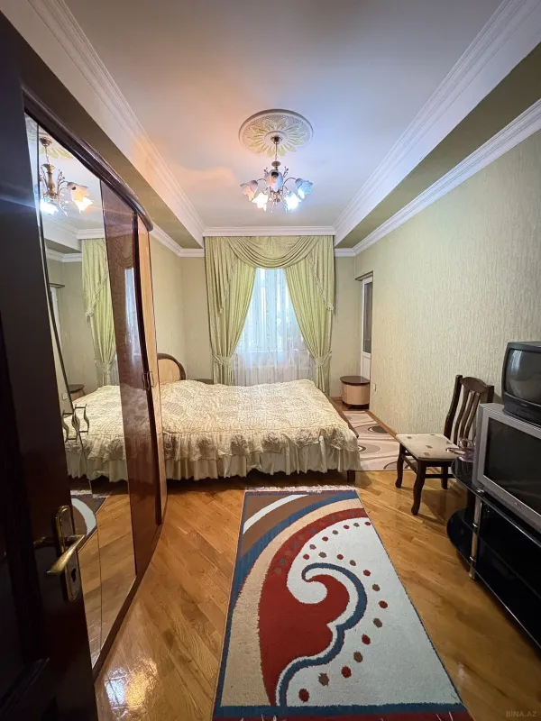 Satılır 4 otaqlı mənzil 174 m²