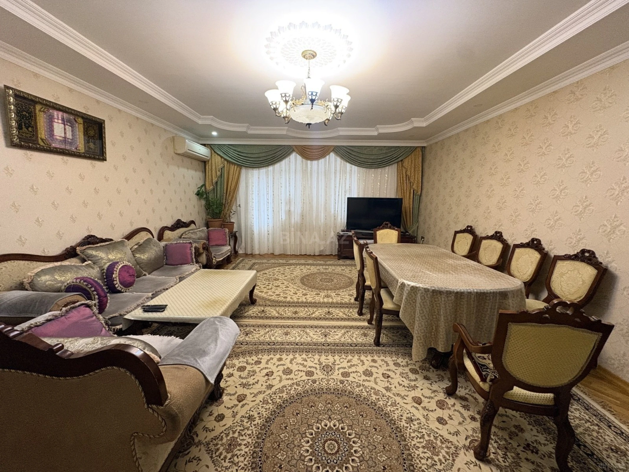 Satılır 4 otaqlı mənzil 174 m²