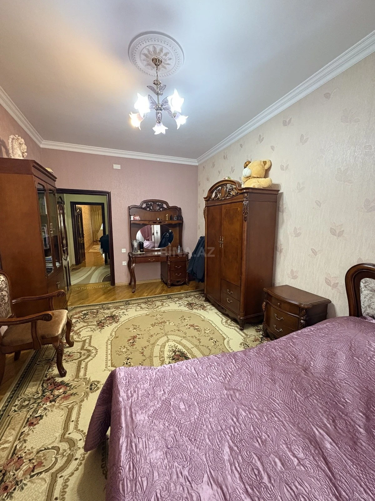 Satılır 4 otaqlı mənzil 174 m²