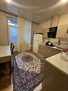 Satılır 4 otaqlı mənzil 174 m²