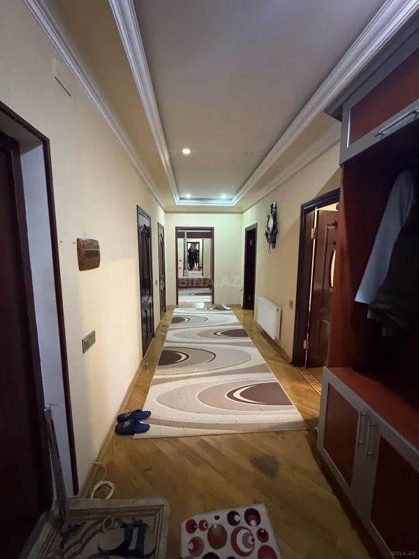 Satılır 4 otaqlı mənzil 174 m²