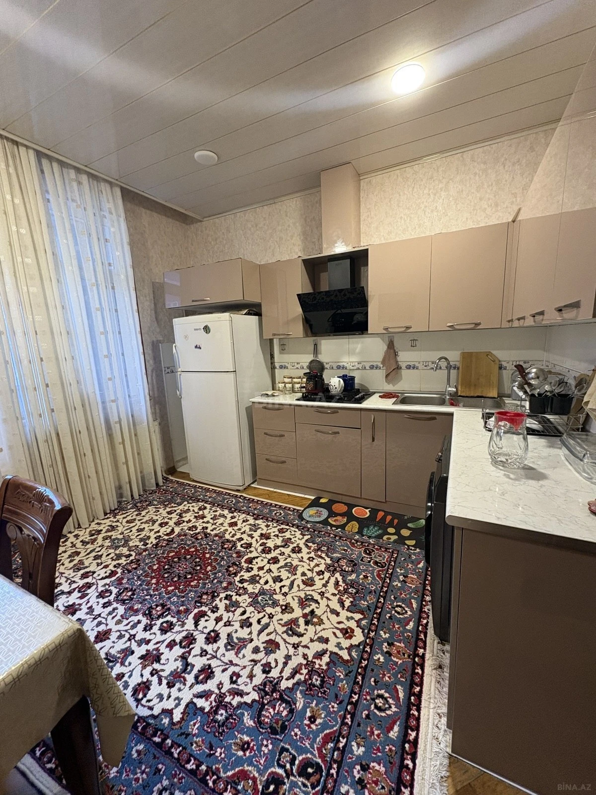 Satılır 4 otaqlı mənzil 174 m²
