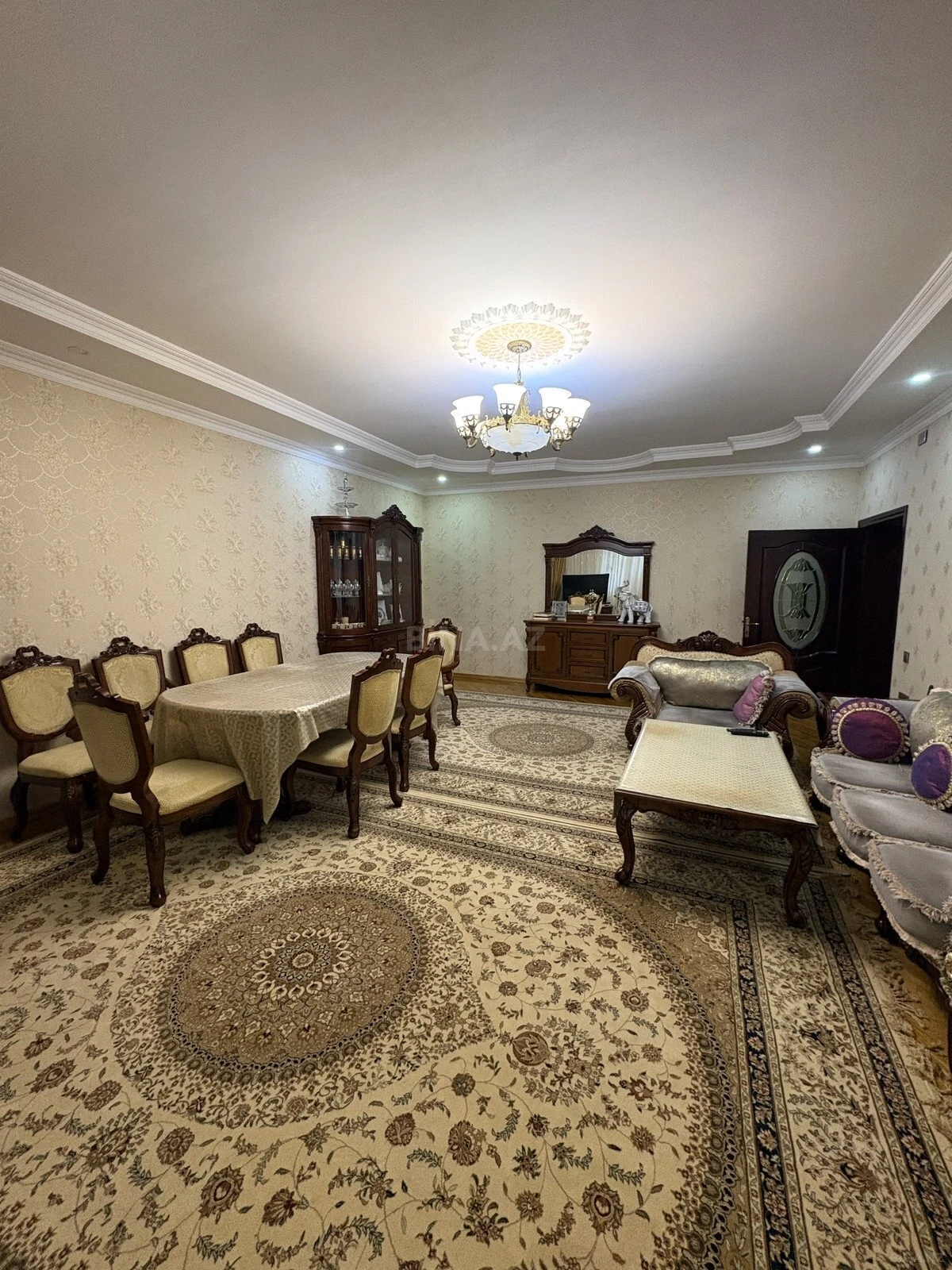 Satılır 4 otaqlı mənzil 174 m²