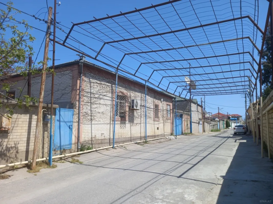 Satılır 5 otaqlı həyət evi 300 m²