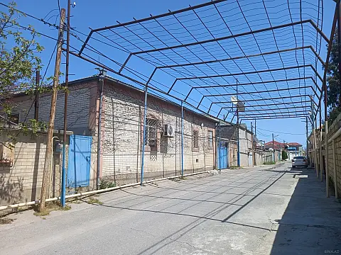 Satılır 5 otaqlı həyət evi 300 m²