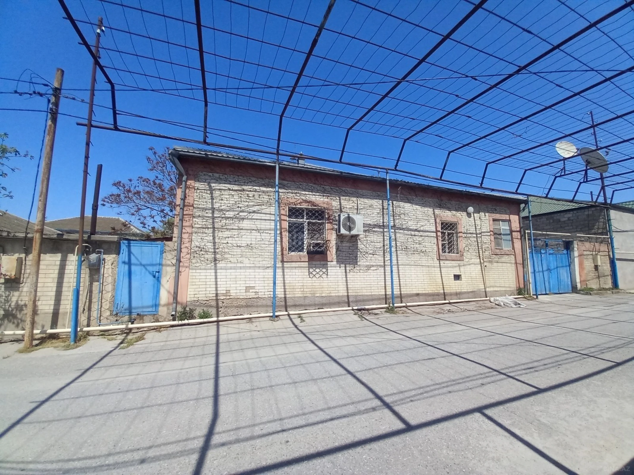 Satılır 5 otaqlı həyət evi 300 m²