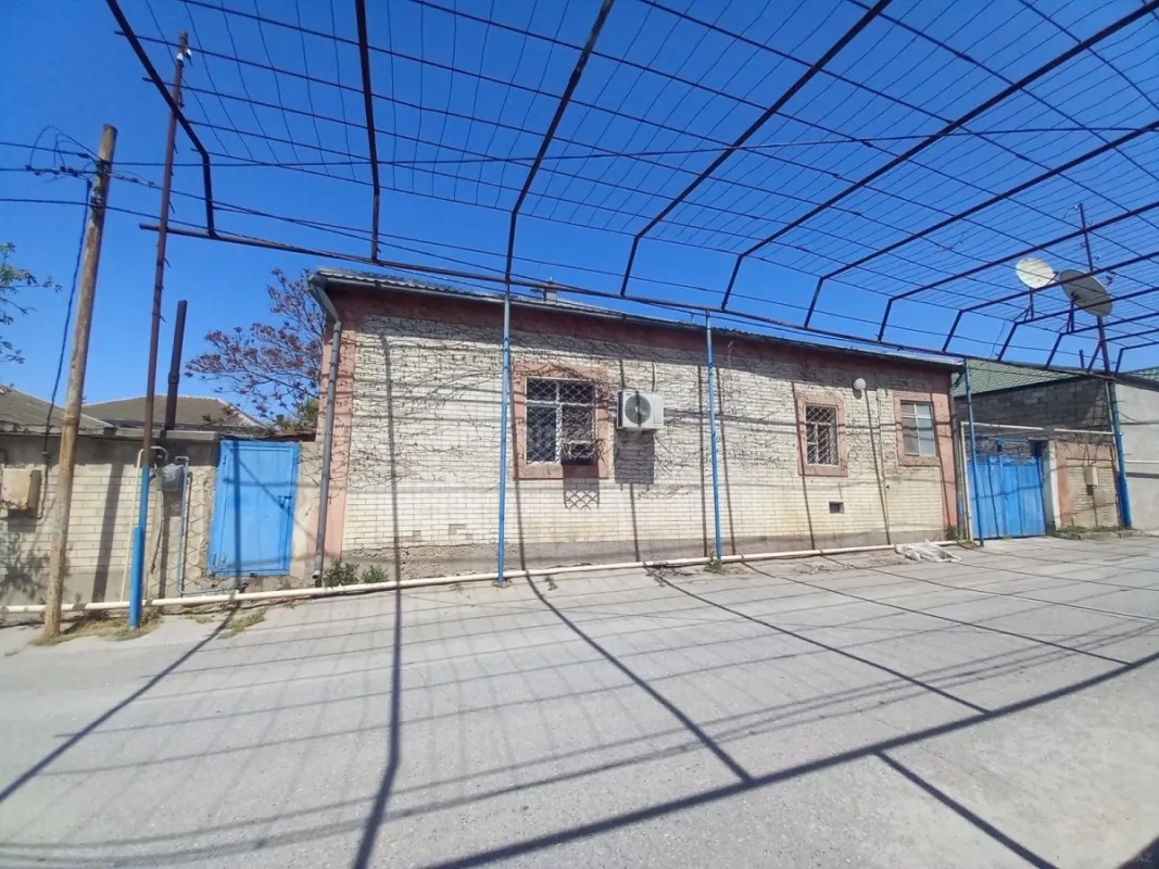 Satılır 5 otaqlı həyət evi 300 m²