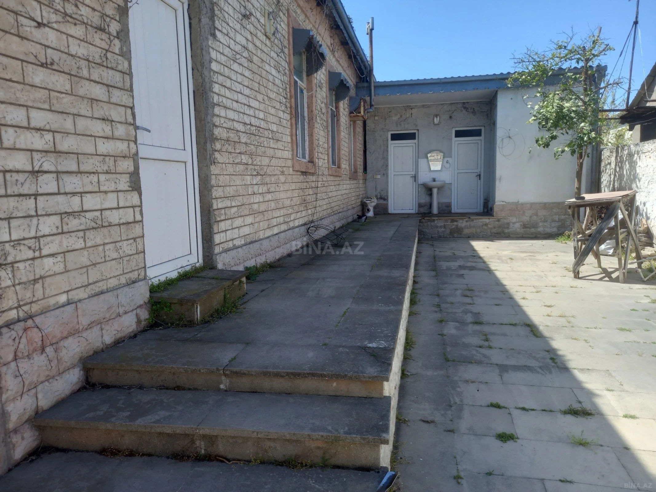 Satılır 5 otaqlı həyət evi 300 m²