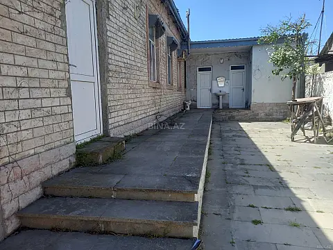 Satılır 5 otaqlı həyət evi 300 m²
