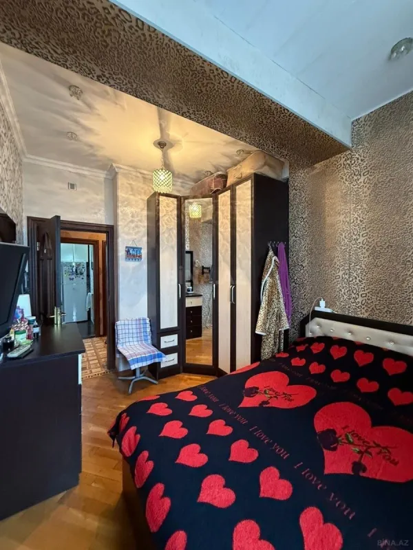 Satılır 2 otaqlı mənzil 65 m²