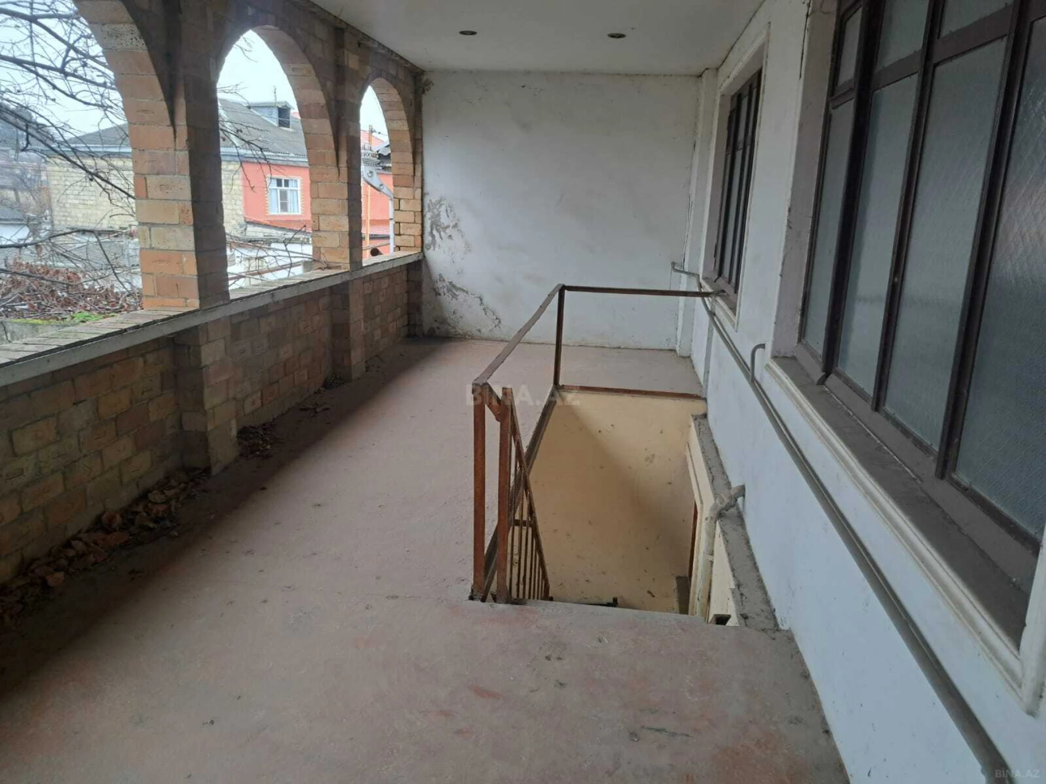 Satılır 7 otaqlı həyət evi 265 m²