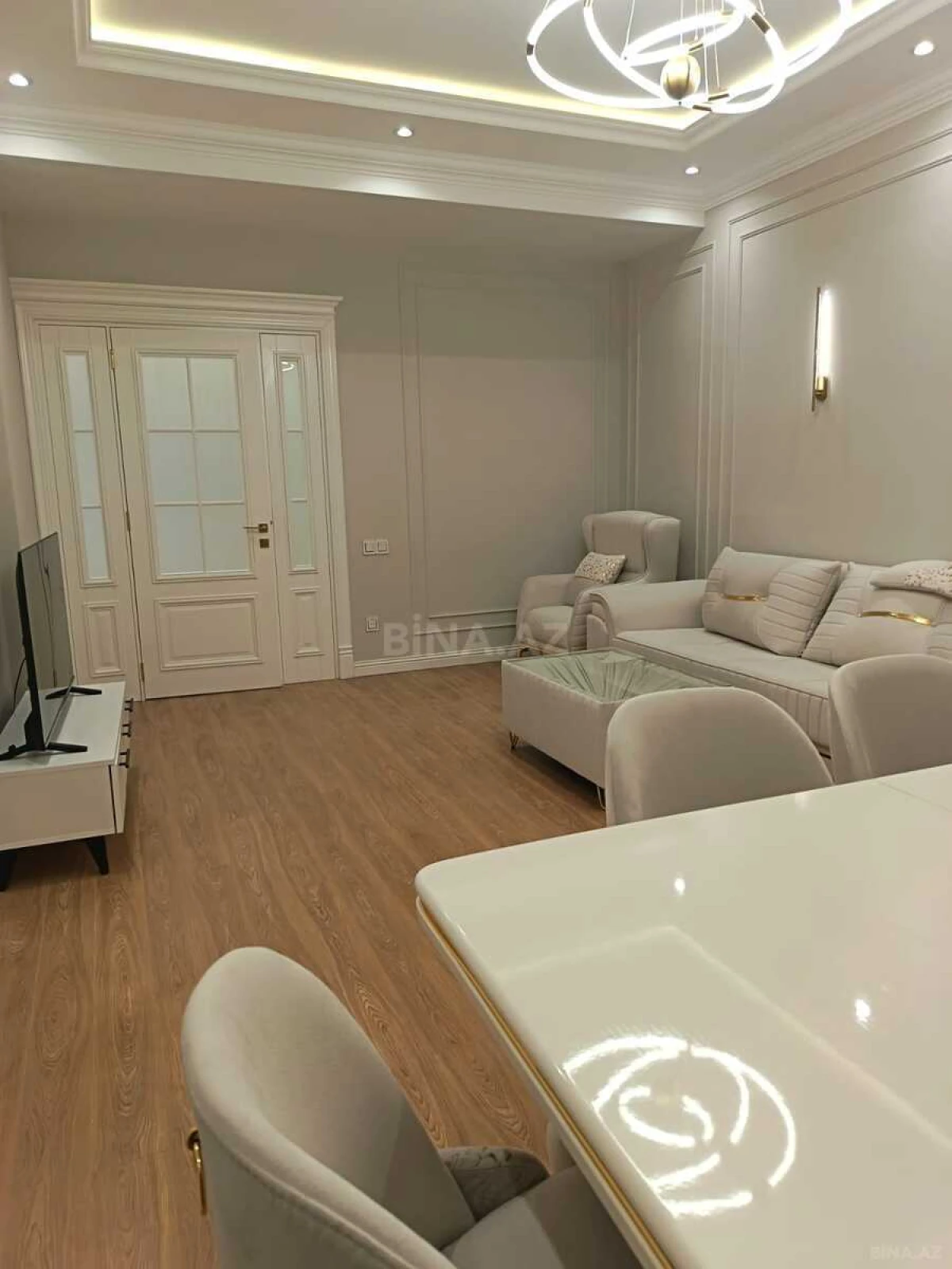 Kirayə verilir 3 otaqlı mənzil 140 m²