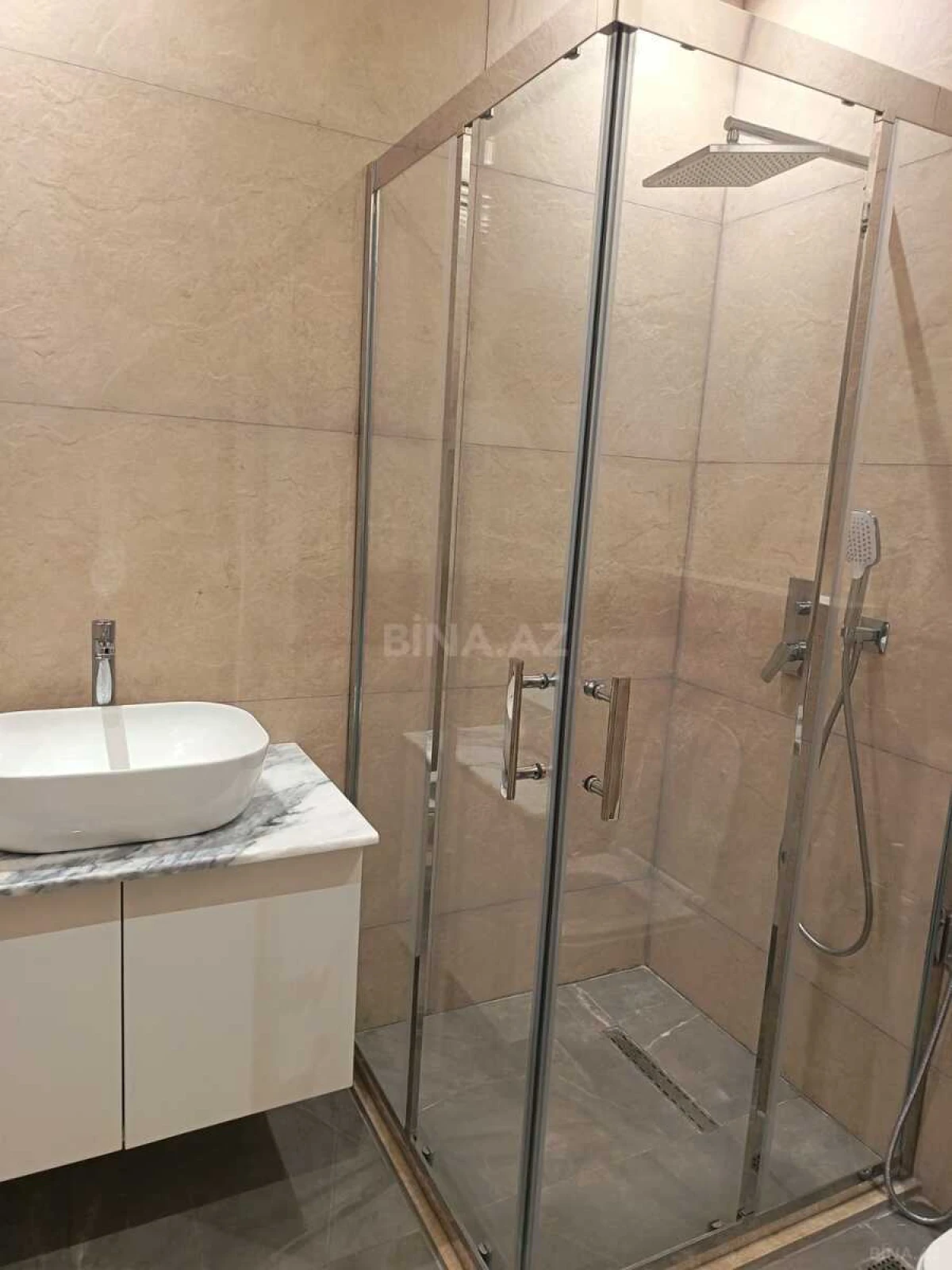 Kirayə verilir 3 otaqlı mənzil 140 m²